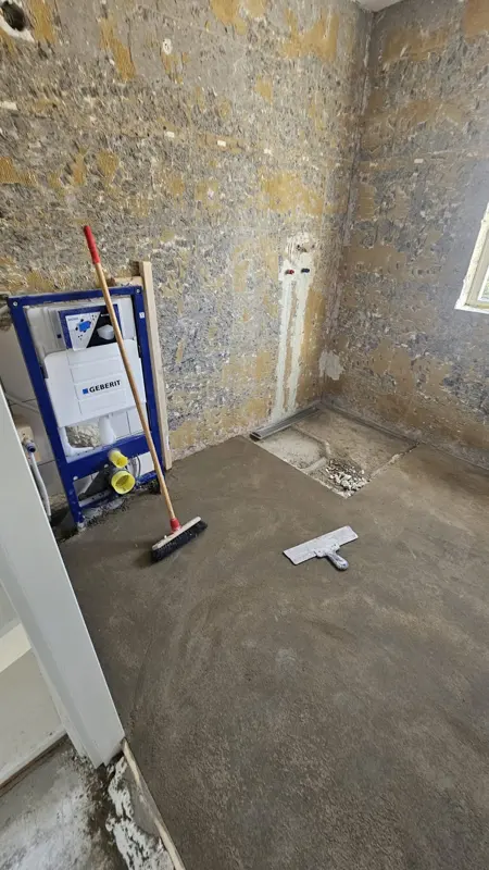 Inbouwreservoir in een frame, voordat de wand wordt dichtgemaakt