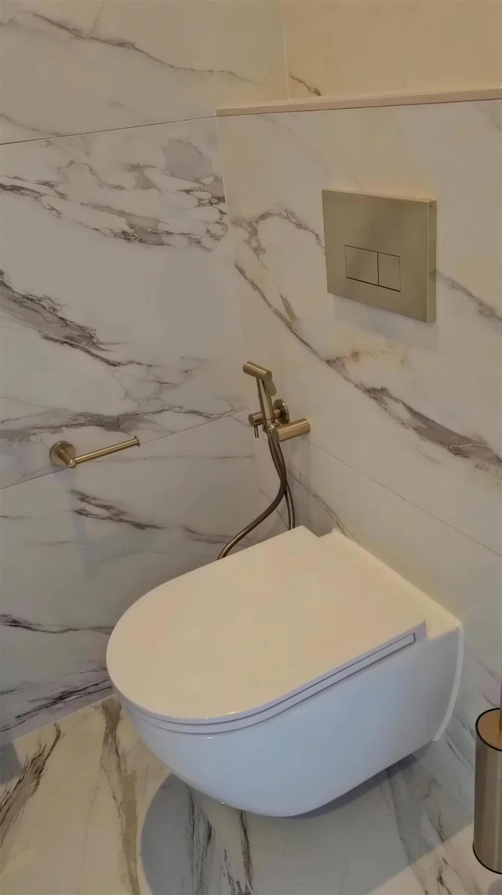 Toilet in marmerlook, na